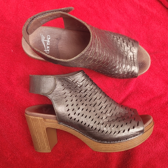 Dansko Clog Heels - Picture 1 of 8
